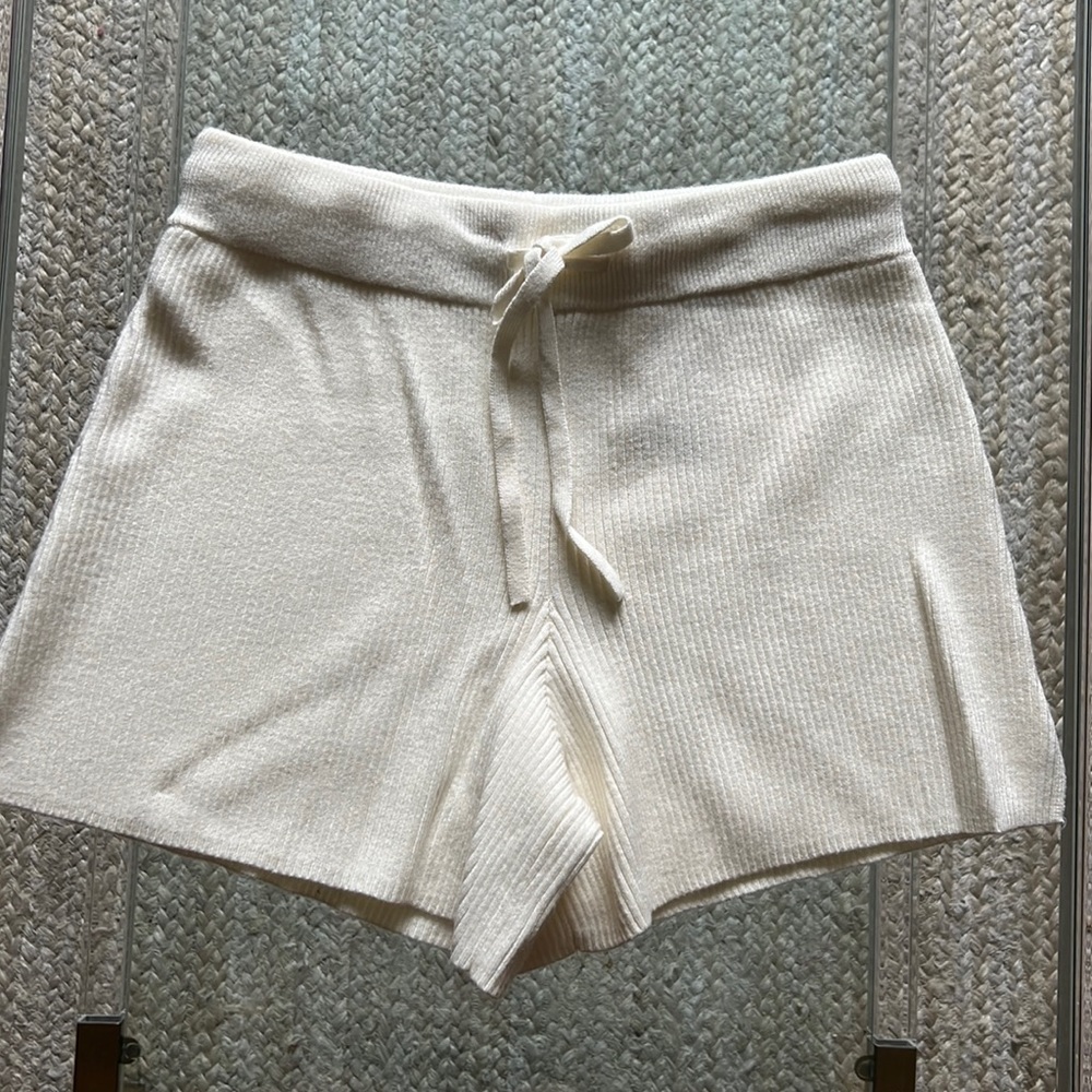 NWT HIGH WAIST ABERCROMBIE & FITCH RIBBED SHORT SIZE S